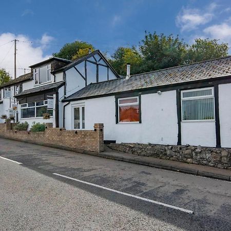 Welsh Row House Apartamento Llandegla Exterior foto
