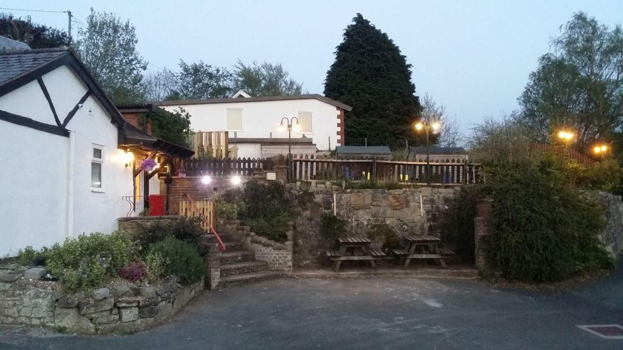 Welsh Row House Apartamento Llandegla Exterior foto