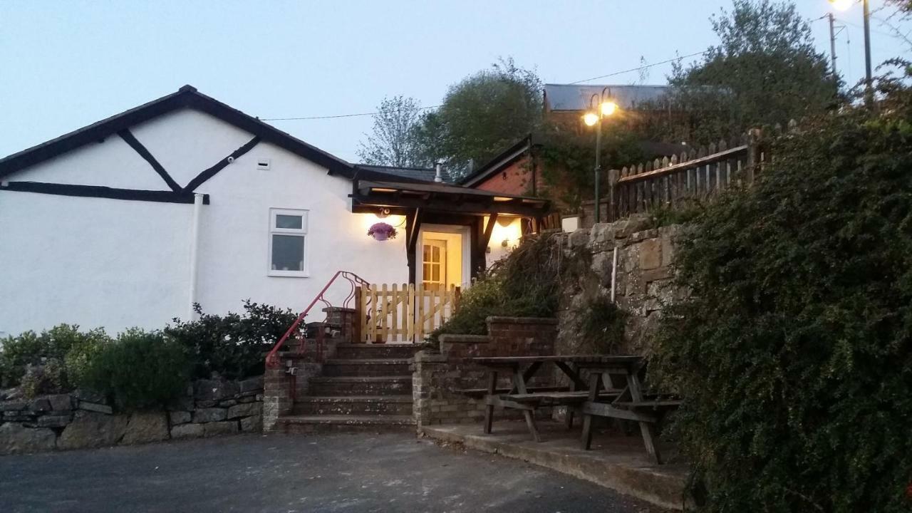 Welsh Row House Apartamento Llandegla Exterior foto